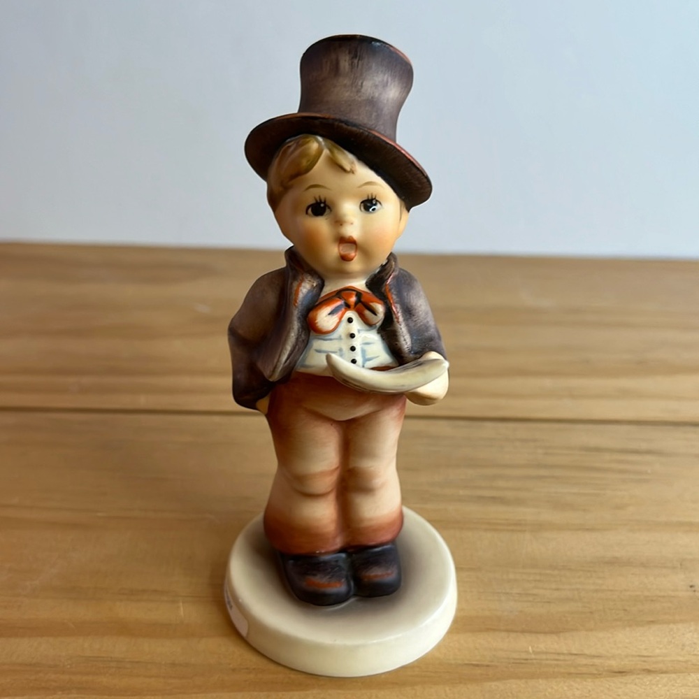 HUMMEL Goebel 131 “Street Singer” Vintage 1972 TMK-5